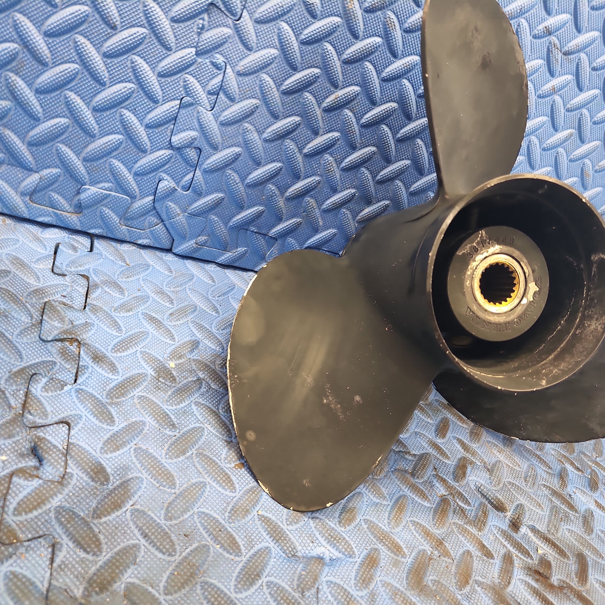 Volvo Penta Propeller 3817469 – 14.25” X 21” Pitch, Aluminum 3-Blade For SX Sterndrives