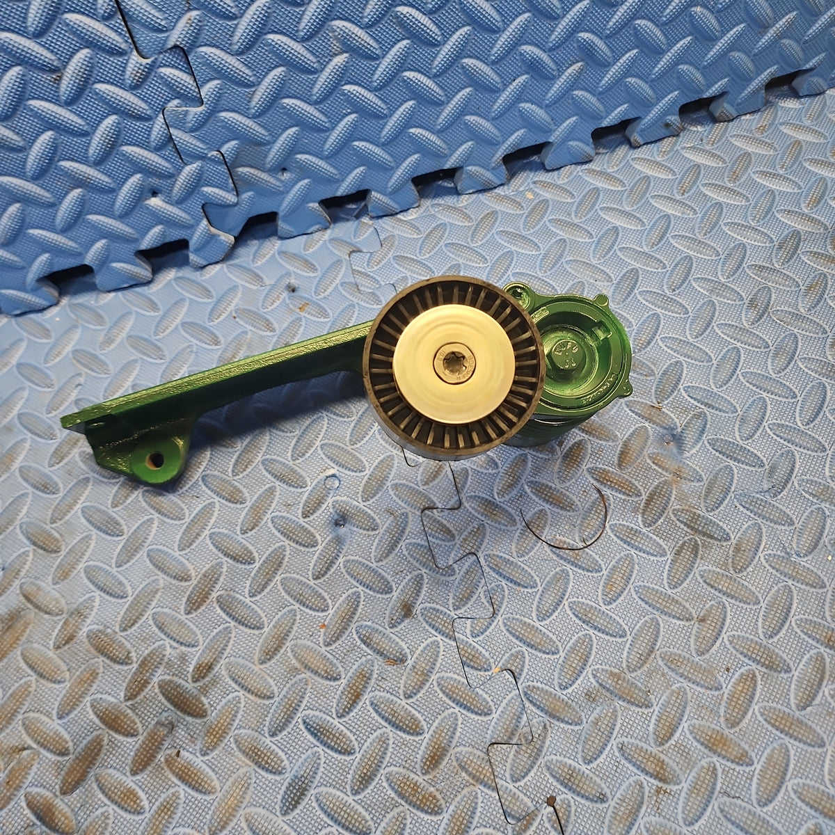 Volvo Penta D6 Diesel Engine Belt Tensioner 3588305 Bracket 3588069 Pu