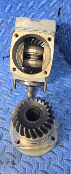 Volvo Penta SP-C SP-D DP-C DP-D Upper Gear Unit 872201 Big Bearing New Seals.