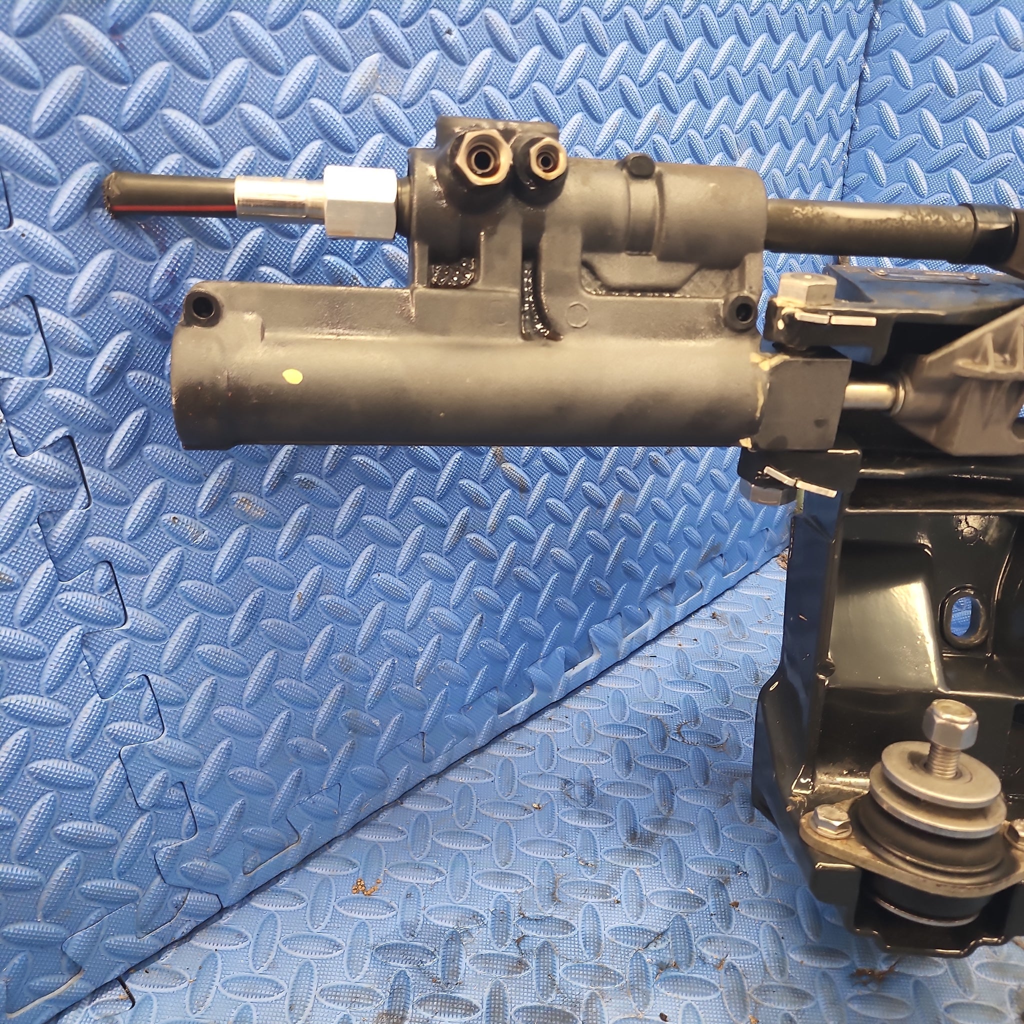 Volvo Penta SX DPSM Hydraulic Power Steering Actuator Ram Cylinder 38