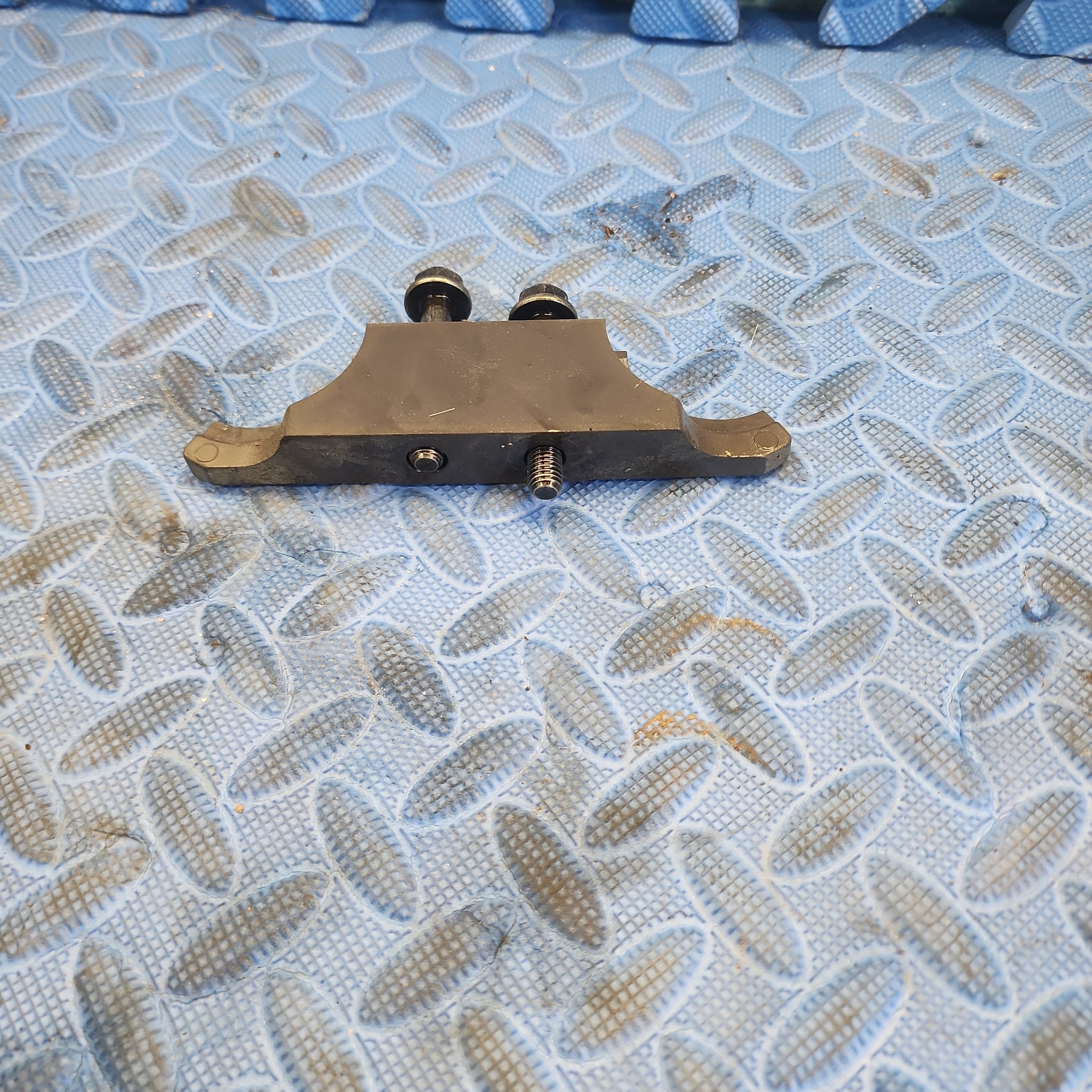 Volvo Penta D6 350 Diesel Engine Camshaft Keeper Stay Bracket 3587634 ...