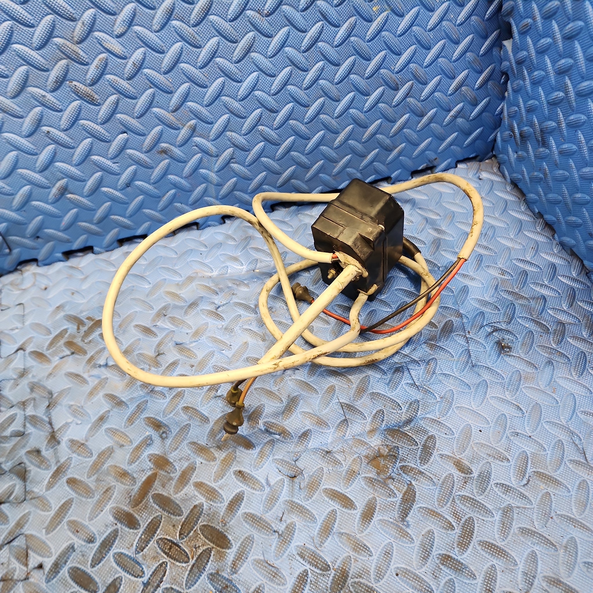 Volvo Penta AQ 270 275 280 285 Mechanical Lifting Device Volvo Penta AQ 270 275 280 285 Mechanical Lifting Device